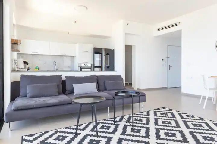 Oַ&O Group- Luxury Apt Tower Best Sea View بات يام المظهر الخارجي الصورة