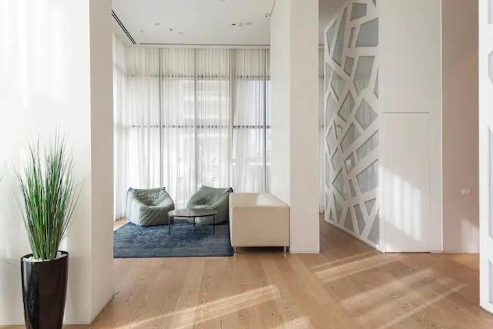 Oַ&O Group- Luxury Apt Tower Best Sea View بات يام المظهر الخارجي الصورة