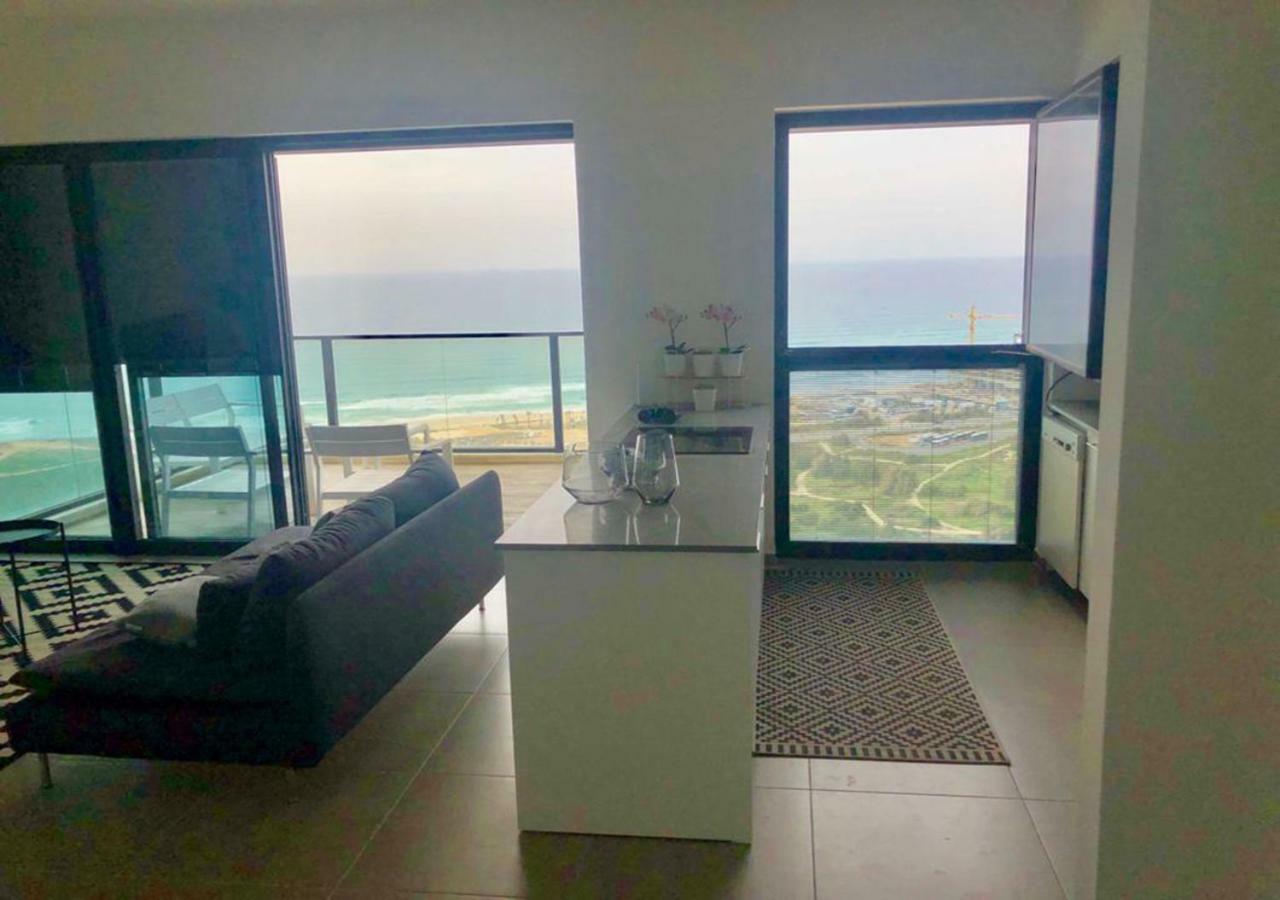 Oַ&O Group- Luxury Apt Tower Best Sea View بات يام المظهر الخارجي الصورة