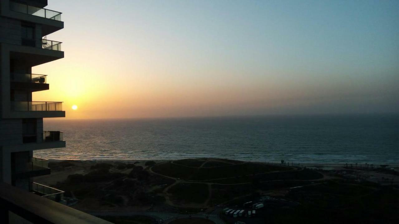 Oַ&O Group- Luxury Apt Tower Best Sea View بات يام المظهر الخارجي الصورة