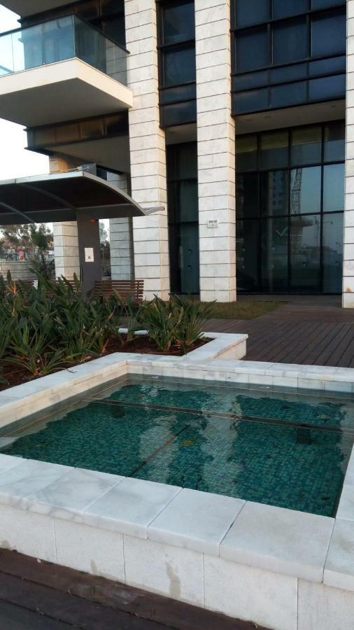 Oַ&O Group- Luxury Apt Tower Best Sea View بات يام المظهر الخارجي الصورة