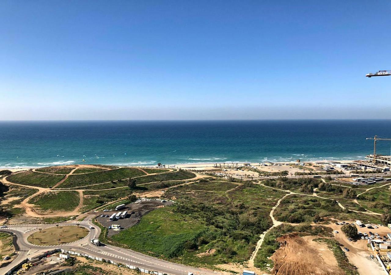 Oַ&O Group- Luxury Apt Tower Best Sea View بات يام المظهر الخارجي الصورة